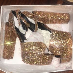 Glittery pumps